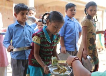 भारत में हैंडआउट्स और कल्याणकारी योजनाओं को लेकर विवाद | Controversy over Freebies and welfare schemes in India