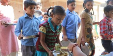 भारत में हैंडआउट्स और कल्याणकारी योजनाओं को लेकर विवाद | Controversy over Freebies and welfare schemes in India