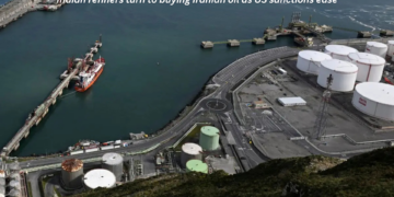 Indian refiners turn to buying Iranian oil as US sanctions ease | अमेरिकी प्रतिबंधों में ढील दिए जाने के बाद भारतीय रिफाइनर ईरानी तेल खरीदने की ओर रुख कर रहे हैं: रिपोर्ट